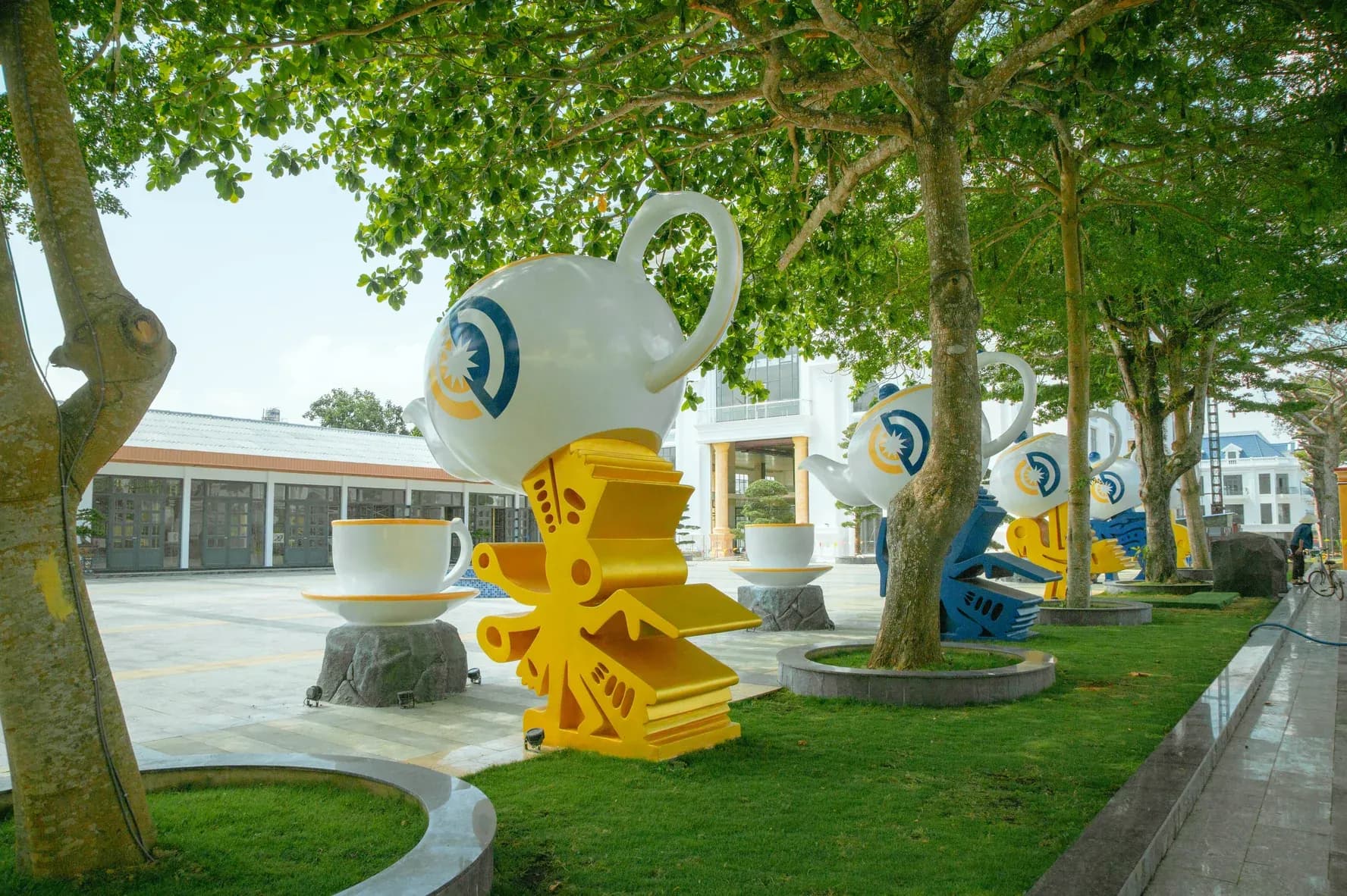 Sân vườn ấm chén