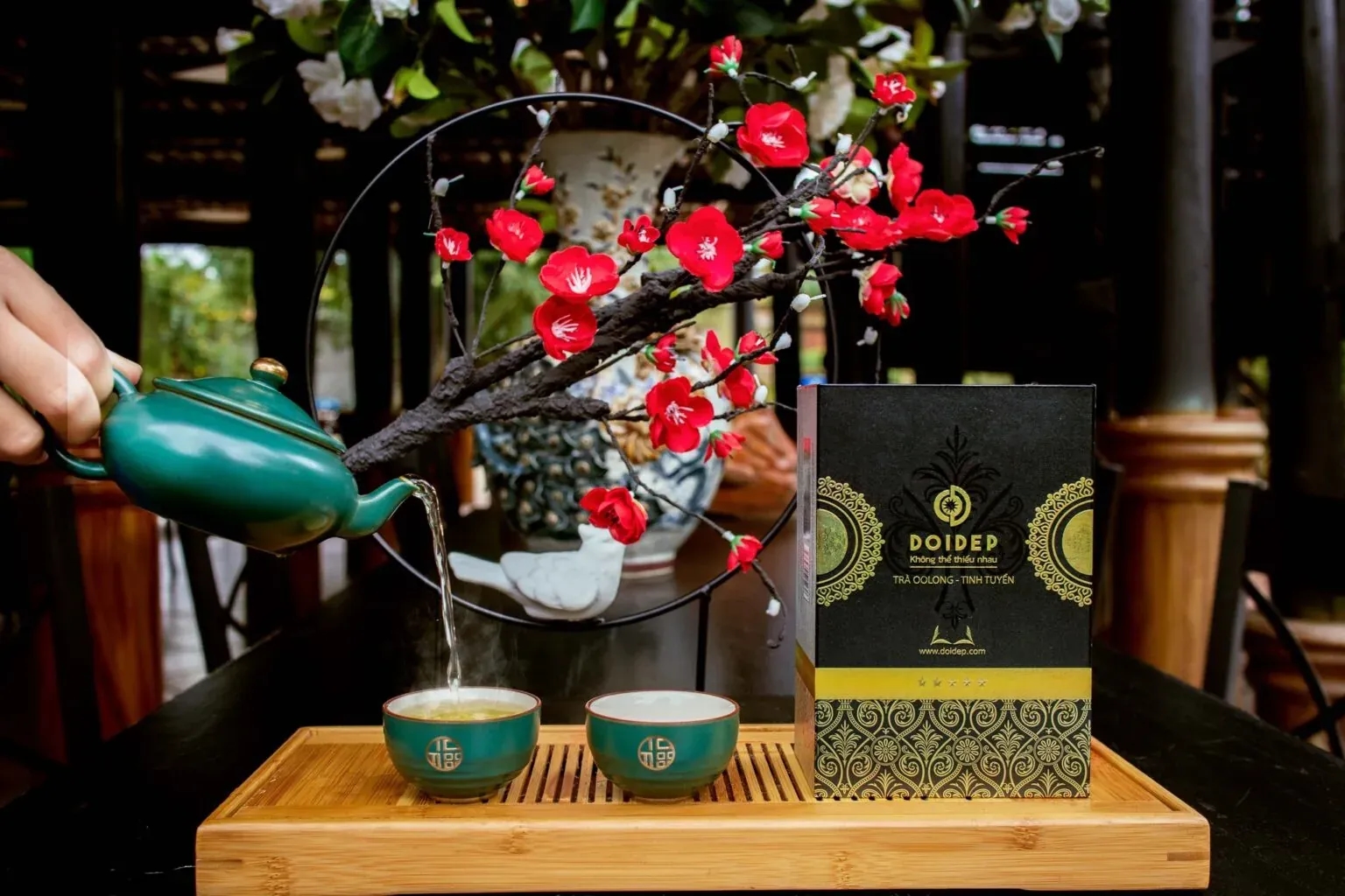 NHẤM NGỤM TRÀ, ĐẬM ĐÀ TẾT VIỆT